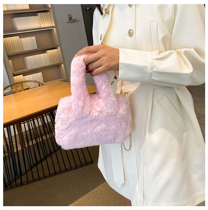 Süße Handtasche in koreanischer Version 2023, neues Nischendesign, tragbare Umhängetasche mit Plüschkette_voghion.com