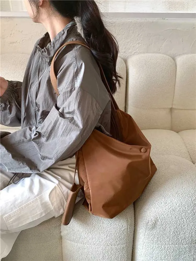 Women's Nylon Shoulder Bag Large Capacity Leisure Commuter Style_voghion.com