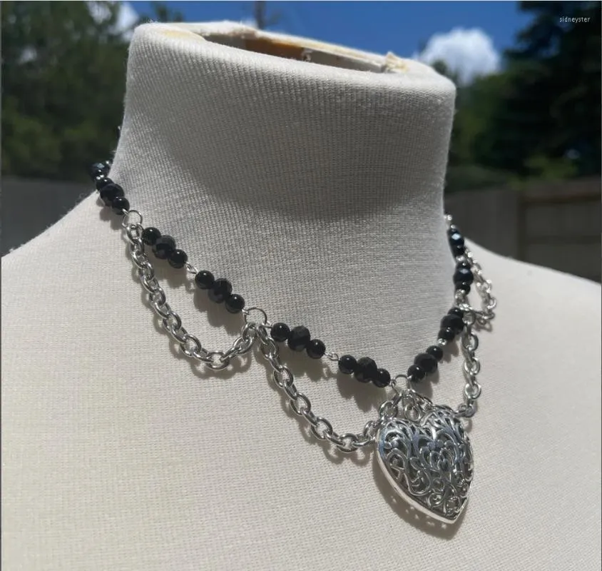 Pendant Necklaces Gothic Black Chained Beaded Heart Necklace_voghion.com