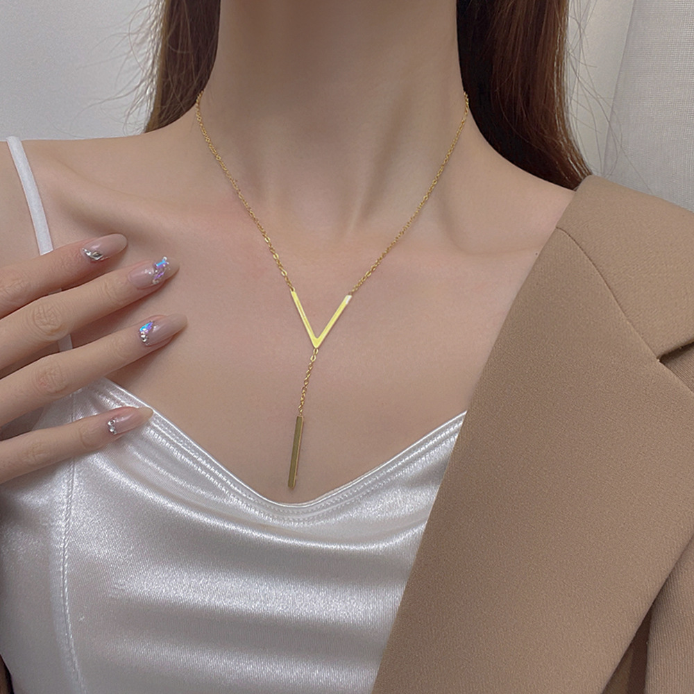 Collana con ciondolo a v in acciaio al titanio stile coreano donna_voghion.com