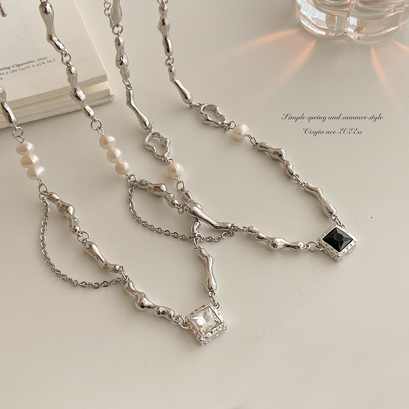 Natürliche Süßwasserperlen-Spleißhalskette für Damen, süßer und cooler Hot-Girl-Stil, High-End-Design, Nischen-Schlüsselbeinkette aus Titanstahl_voghion.com