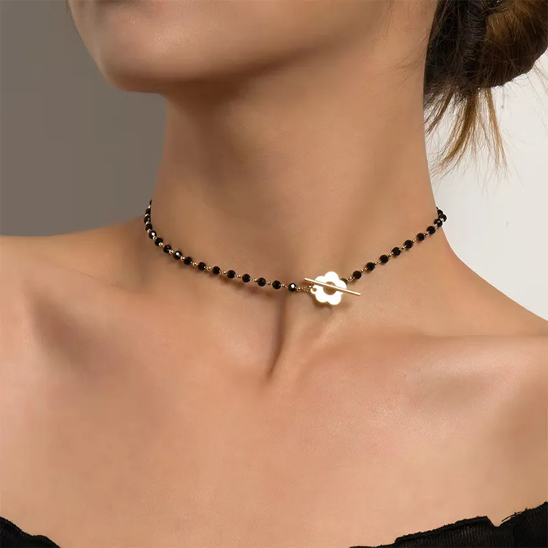 Collana con perline e chiusura toggle stile vintage donna_voghion.com