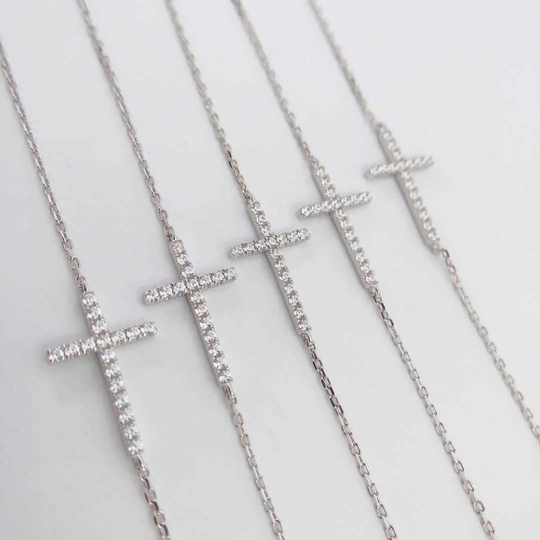 Sier Rhodium Plated D VVS Moissanite Cathical Jesus Cross Bracelet For Women_voghion.com