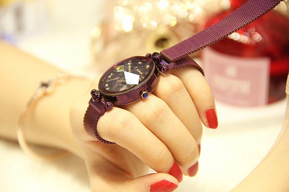 Versatile 2018 New Women's Korean Edition with Diamond Starry Sky Surface Quartz Waterproof Magnetic Mesh and Trendy_voghion.com