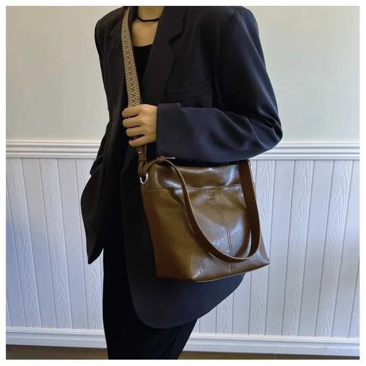 Borsa a secchiello vintage donna, grande borsa tracolla in pelle_voghion.com