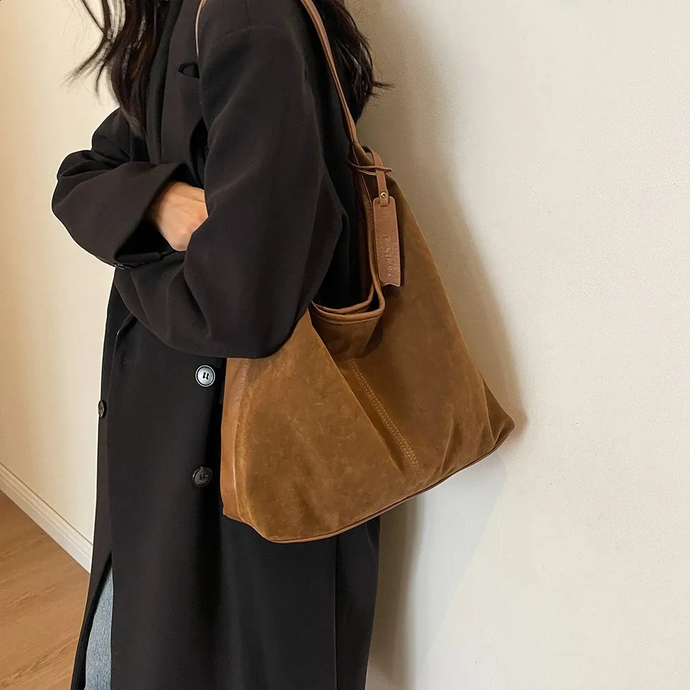 - Sac à bandoulière en daim souple pour femme avec fermeture magnétique, sac à main hobo de grande capacité pour le travail ou les voyages_voghion.com
