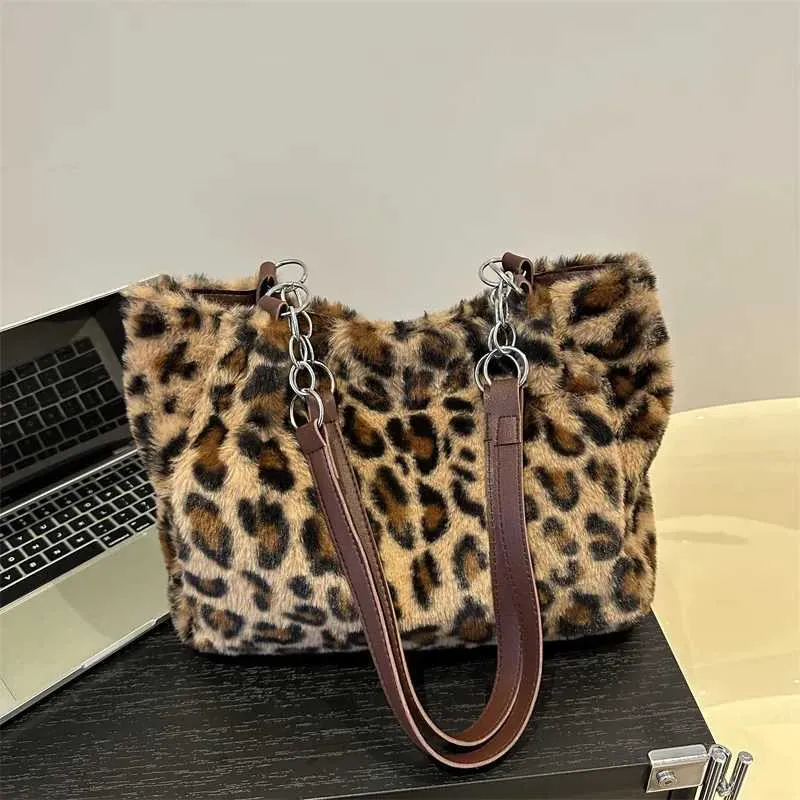 Designer Leopard Print Shoulder Bag Large Capacity Women Handbag_voghion.com