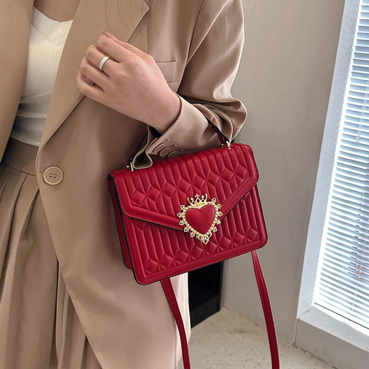 Borsa da donna alla moda in pelle PU per San Valentino con decorazione con fibbia in metallo tracolla regolabile_voghion.com