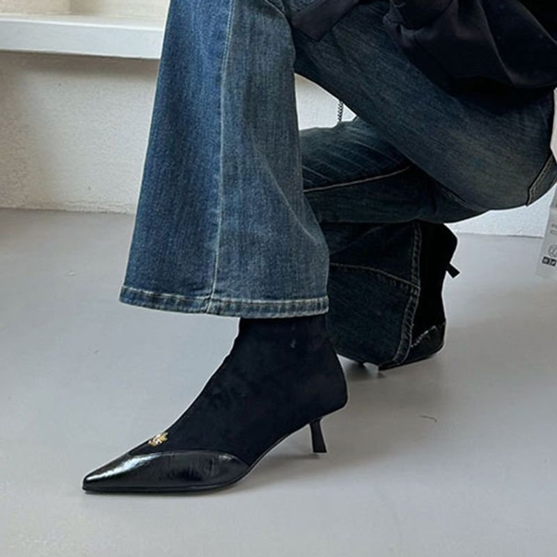 S Pointed 2024 Herbst und Winter Neue kurze Damenstiefel, High Heels, Sinn für Design, schmale Stiefel_voghion.com