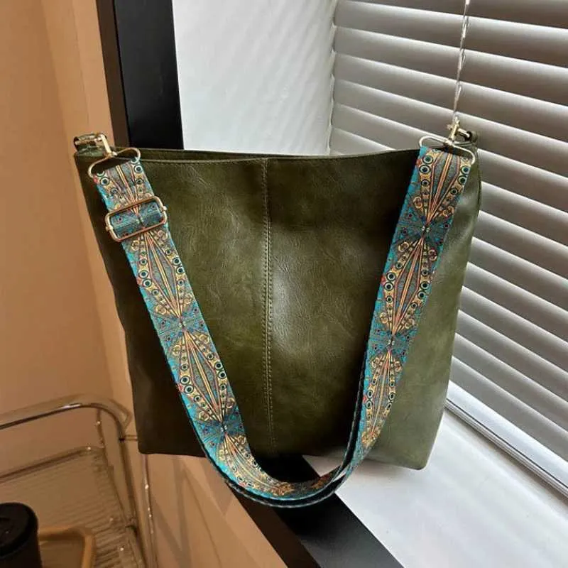 Borsa donna grande a spalla e tracolla a secchiello elegante_voghion.com