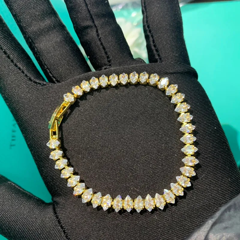 Designer Women's Charm Fashion Two Colors Diamond High Quality Bracelet Exquisite Jewelry Beautiful Gift_voghion.com