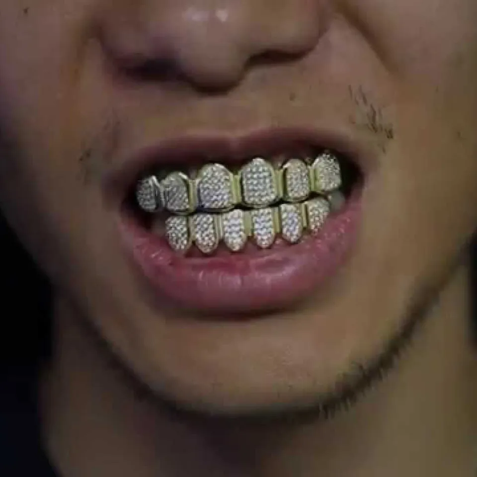 Echtes Gold Vampirzähne Fang Grillz Punk Hip Hop CZ Cubic Zirkon Poker Buchstaben Iced Out Dia Grills Zahnspangen Zahnkappe_voghion.com