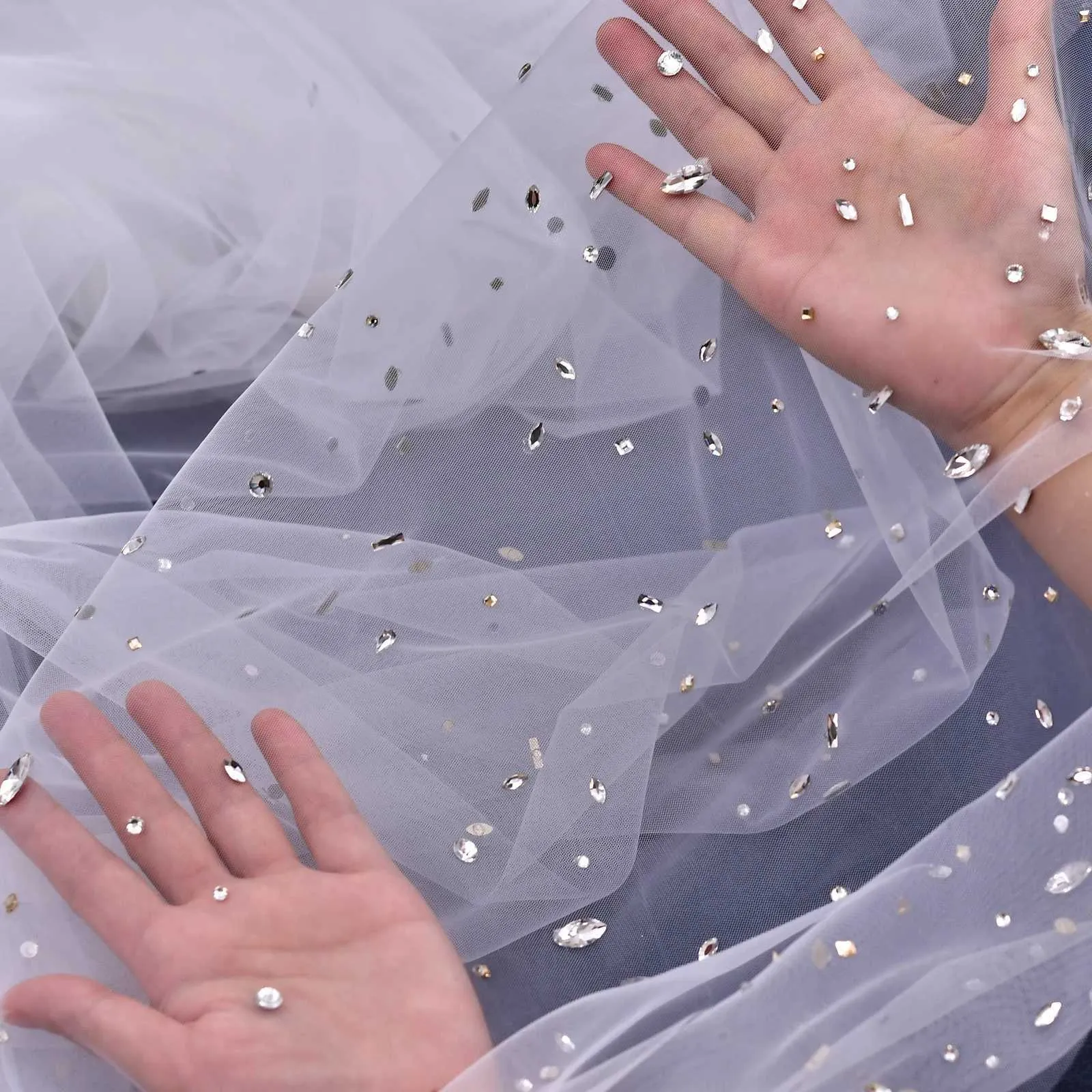 Gioielli per capelli V178 Veli da sposa con perline e cristalli, 1 strato di tulle morbido con strass e pettine, accessori da sposa per la sposa_voghion.com