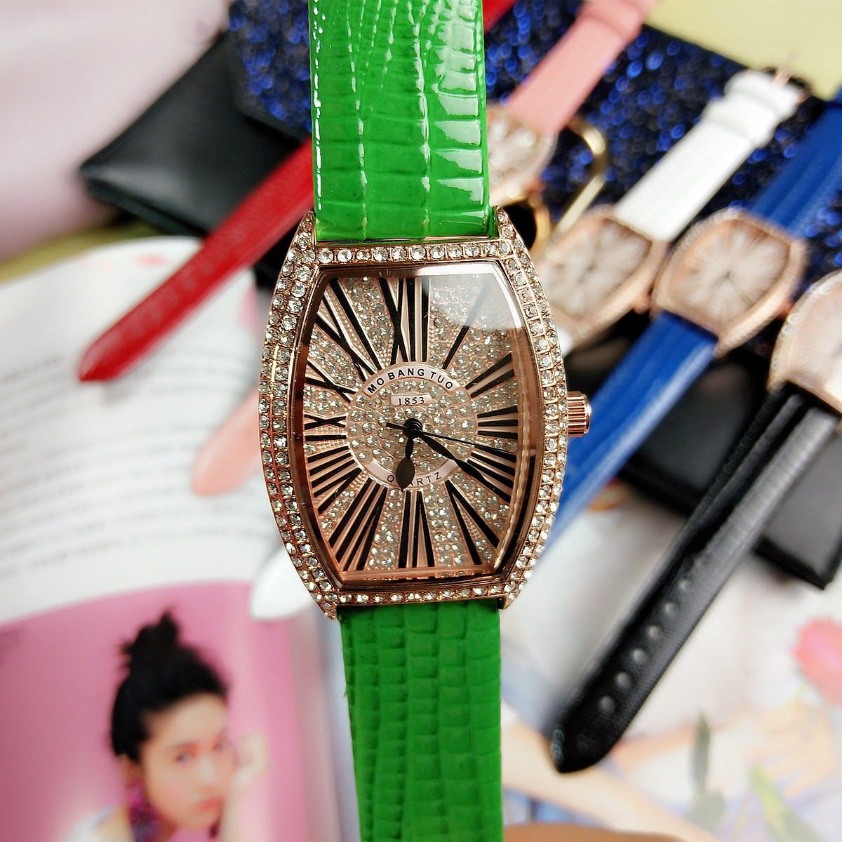 Micro Network Red Wine Bucket Klassische römische Roségold-Paaruhr für Herren und Damen_voghion.com