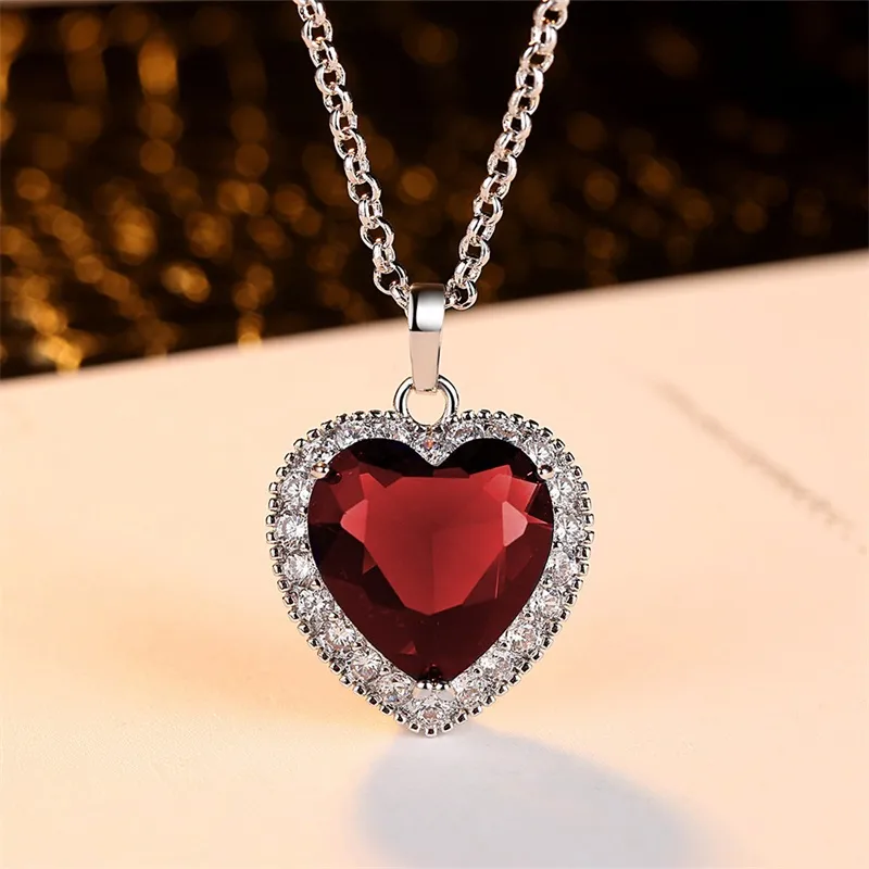 Collana con pendente a cuore titanic cuore dell'oceano blu_voghion.com