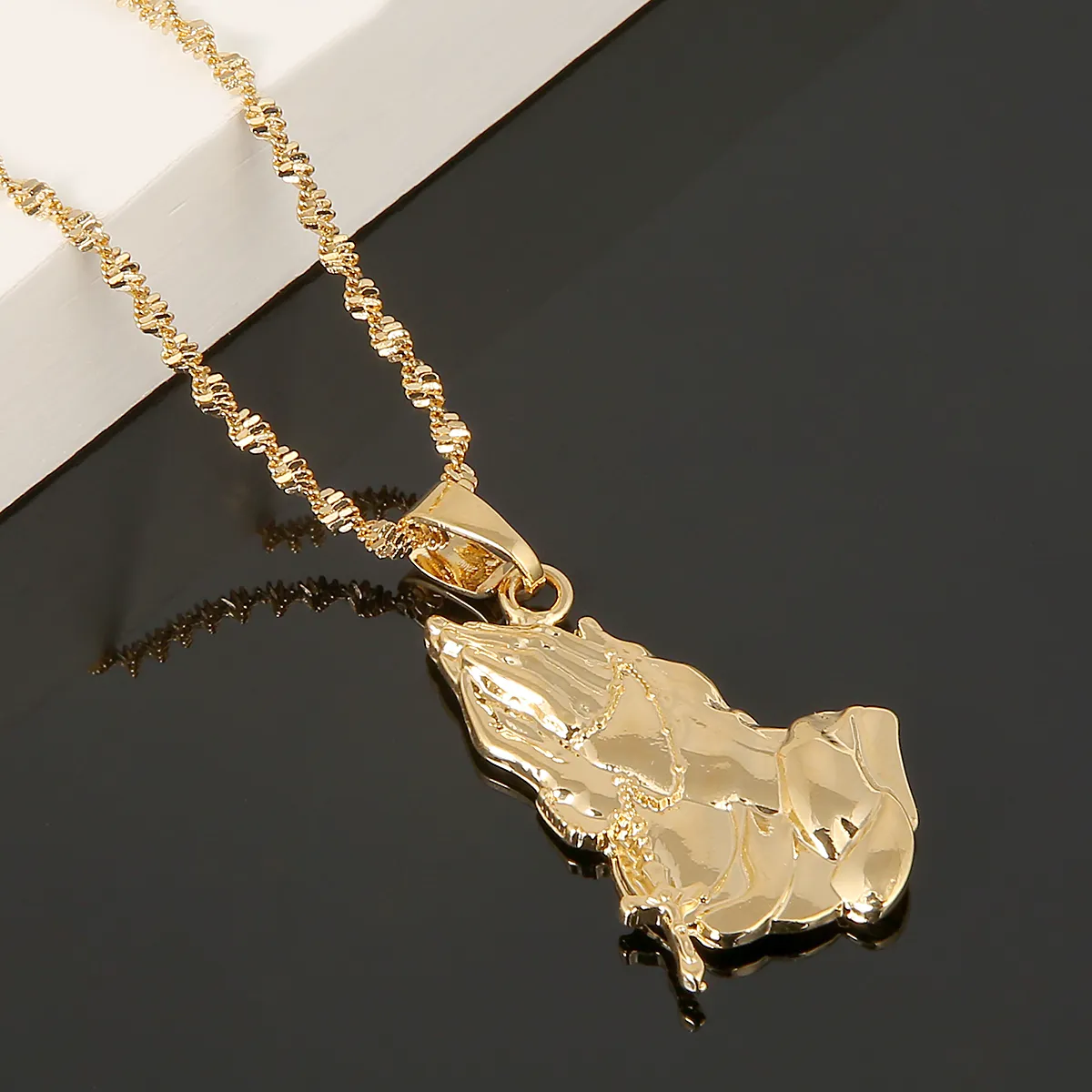 Chaînes en acier inoxydable Pendentifs mains en prière Colliers Hip Hop Croix Chaîne Bijoux_voghion.com