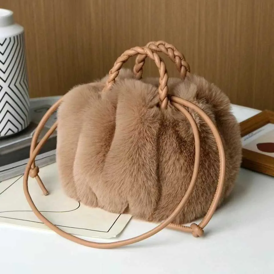 Sac de créateur pour femme en forme de croix, sac à main pour femme novice en peluche artificielle, niche à la mode, nuage plissé_voghion.com