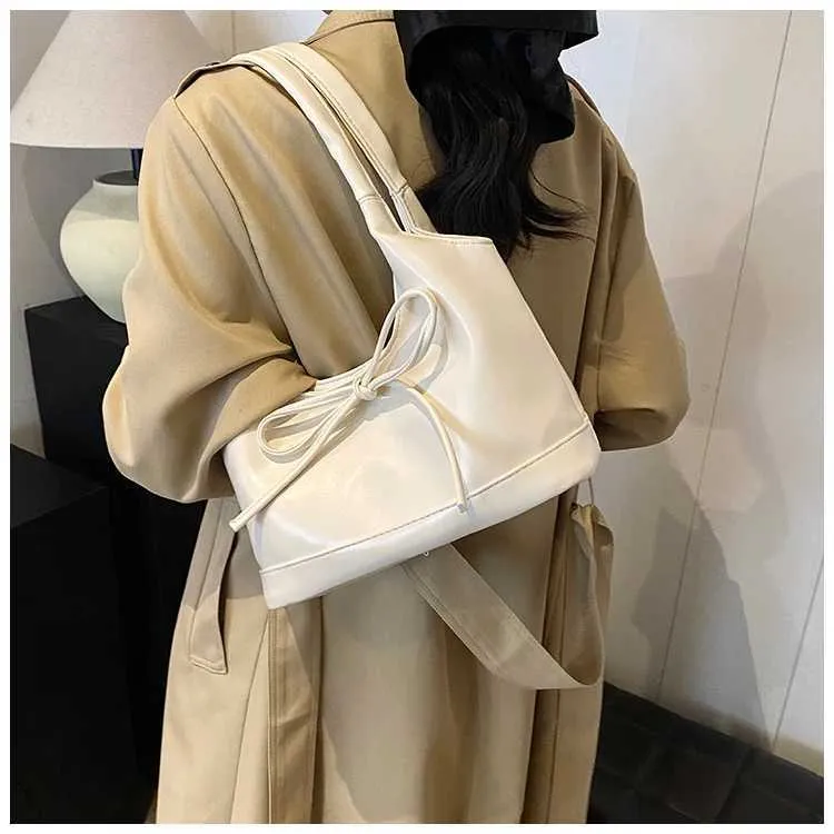 Elegant Red Women's Underarm Bag Large Capacity Shoulder Bag_voghion.com
