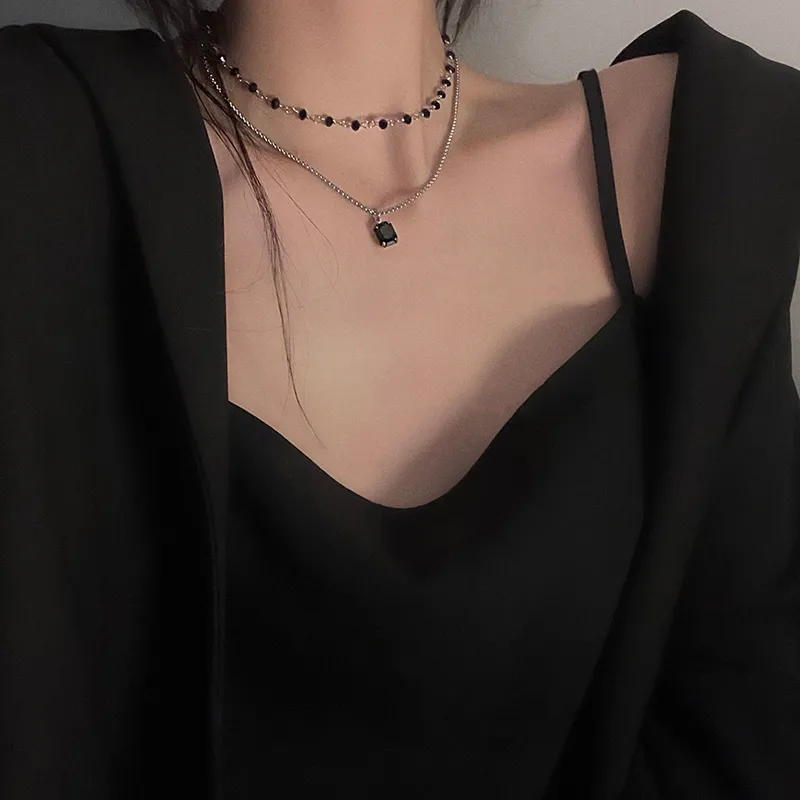 Collana girocollo a doppio strato con perline nere donna_voghion.com