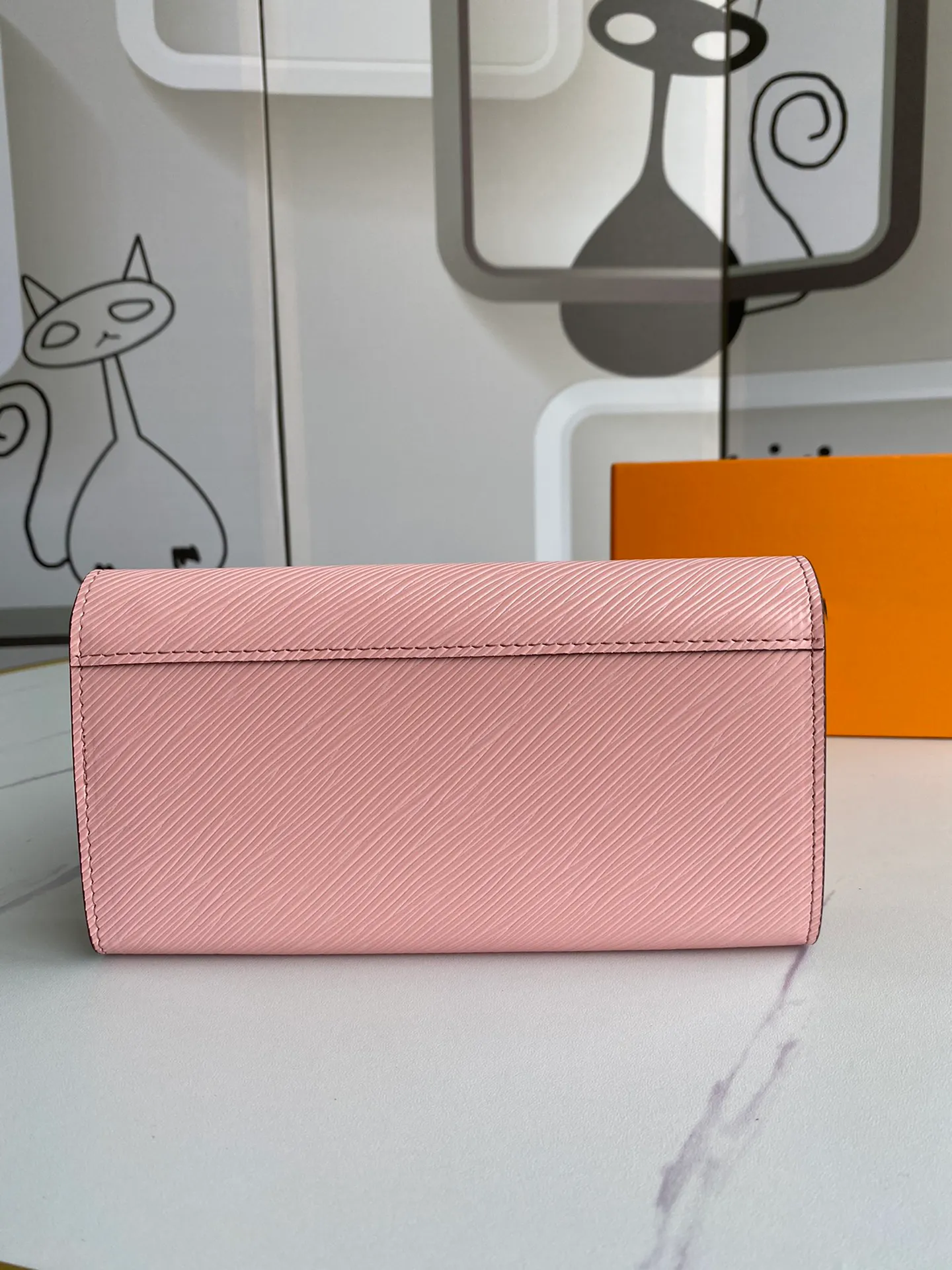 2023 Designer-Tasche, elegant und modisch mit drehbarem Schloss-Design, praktische und vielseitige lange Geldbörse mit mehreren Taschen 5A_voghion.com