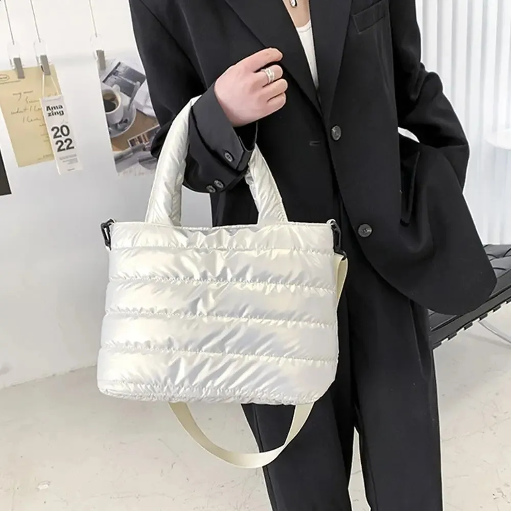 Bolsa tote puffer tiracolo acolchoada leve estofada transversal_voghion.com