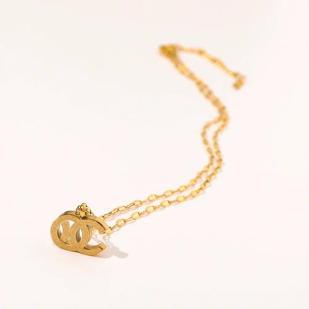 Collar de diseñador de moda para mujer, gargantilla, cadena colgante, collar de letras de acero inoxidable chapado en oro, joyería llamativa_voghion.com