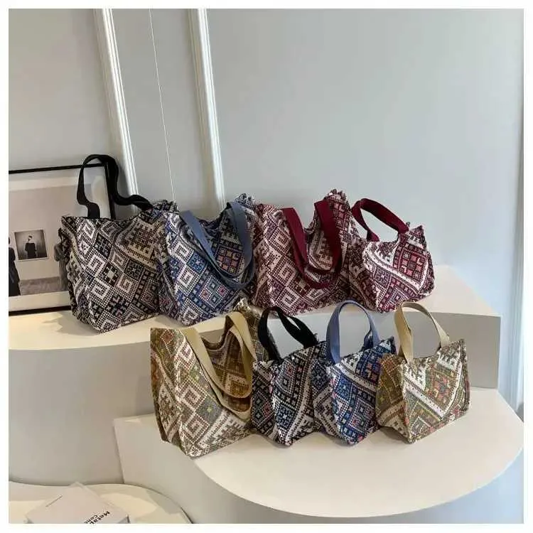 Sac à main en toile rouge de grande capacité de style ethnique 2024 pour femmes, tissé à la main, à une épaule, ins241218_voghion.com
