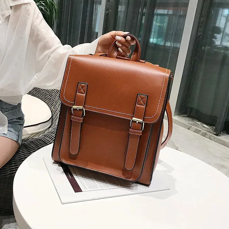 Mochila casual para mujer con bolsillo interior y solapa_voghion.com
