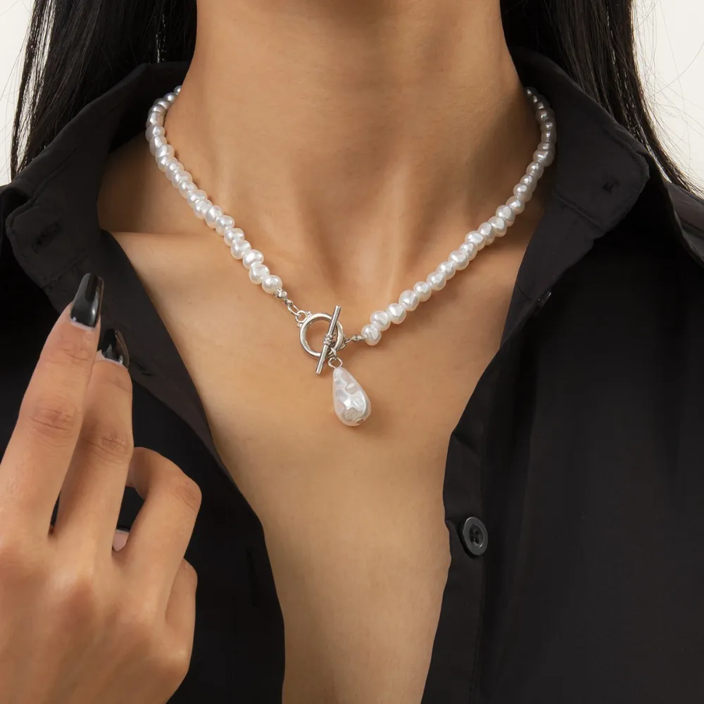 Perlenkette Mit Barockperlen Und Modischer Kettenschichtung_voghion.com