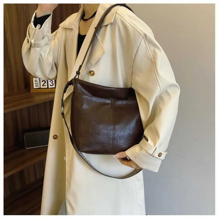 Borsa a secchiello vintage donna, grande borsa tracolla in pelle_voghion.com