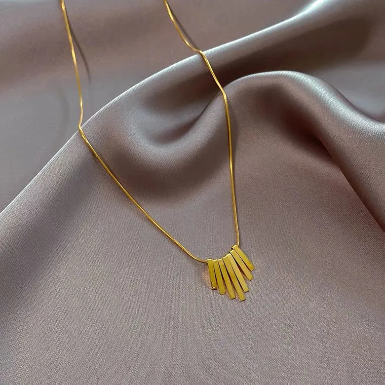 Ripatskaelakeed, müügil 21 cm moodne minimalistlik lehvikukaelakee rangluuketiga, titaanterasest ehted naistele_voghion.com
