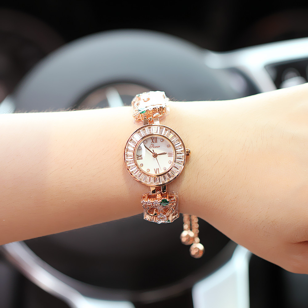 Trasmissione in diretta di Zircon New Women's Pointer Style Diamond Bracelet Quartz Orologio impermeabile alla moda_voghion.com