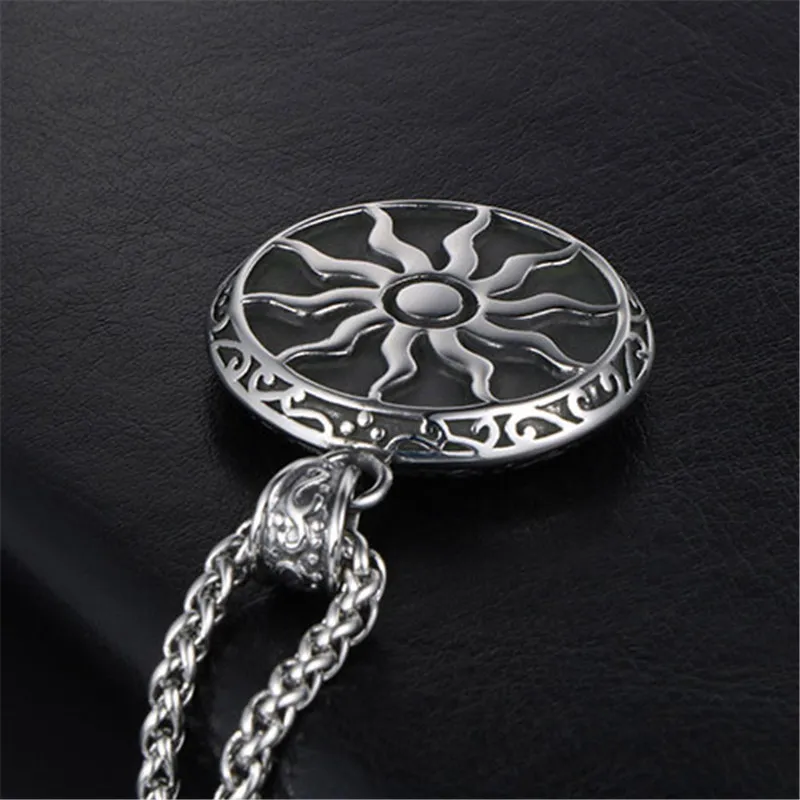 Collier pendentif punk vintage couleur argent tournesol collier pour hommes fête d'anniversaire bijoux de mode cadeau tendance pendentif_voghion.com