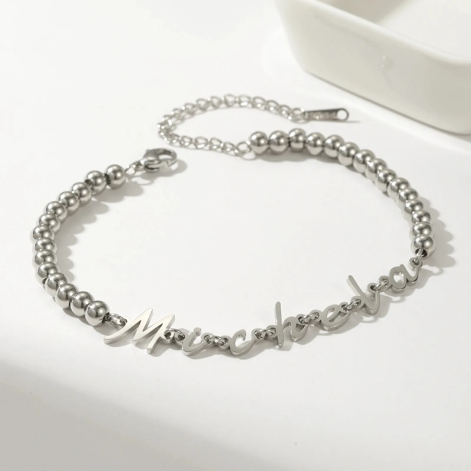 Braccialetto con perline con nome monogrammato personalizzato, gioielli per ragazze placcati in oro di alta qualità in acciaio inossidabile_voghion.com