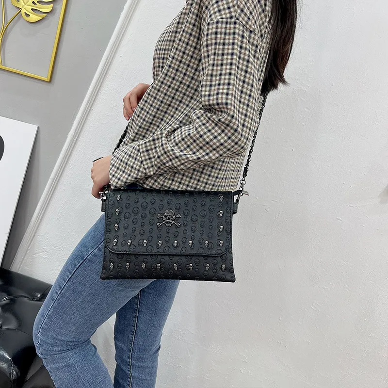 Vintage Niet Schwarz Crossbody Frauen PU Leder Messenger Coole Schädel Schulter Tasche Designer Flap Handtasche Bolso_voghion.com