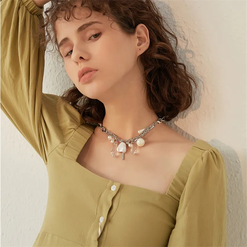 Catene AOMU Trendy Collana a catena multistrato in metallo irregolare con ciondolo a forma di cuore con perle di cristallo Choker clavicola Punk per_voghion.com