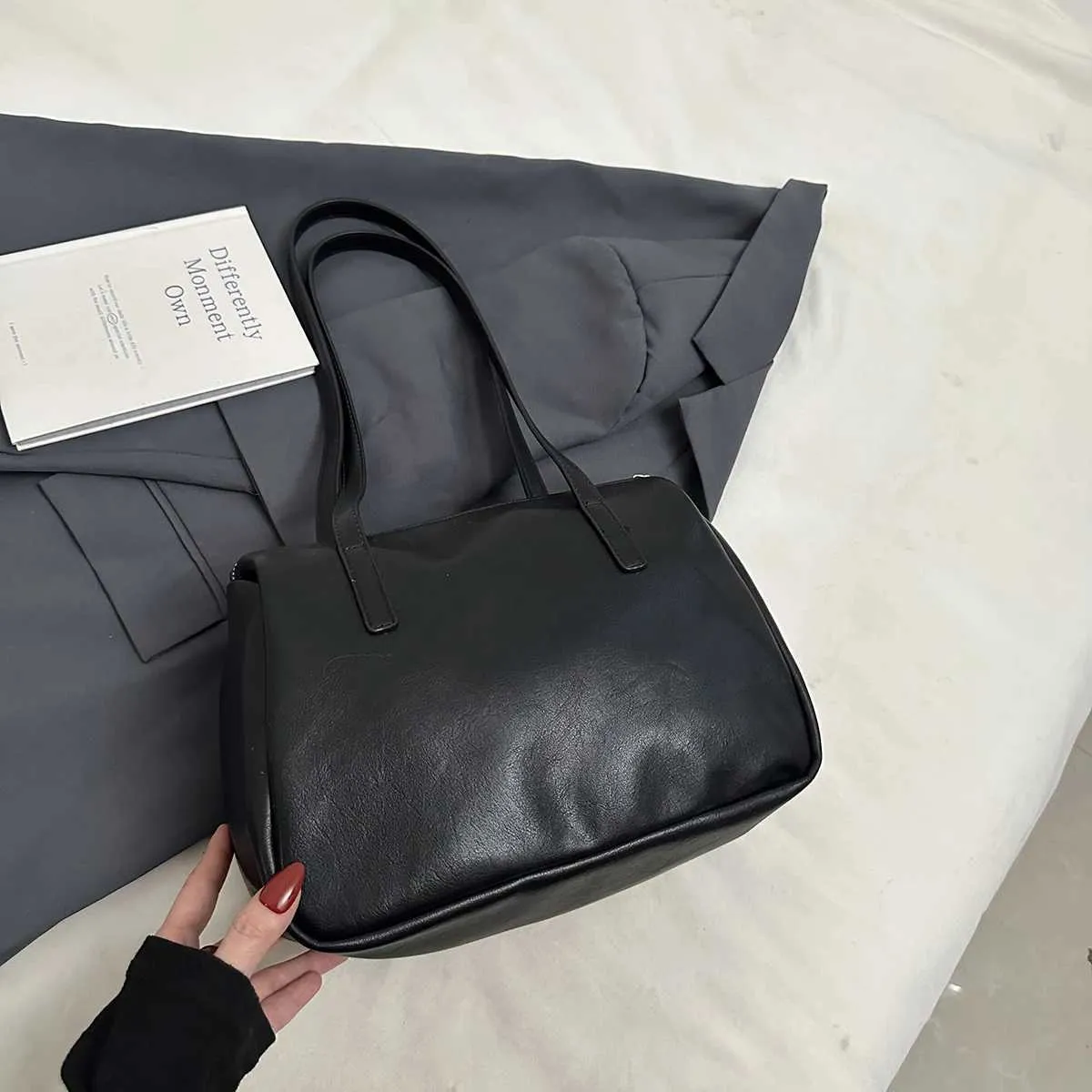 Ladies retro classic shoulder motorcycle bag autumn and winter new style fashionable handbag Y241216_voghion.com
