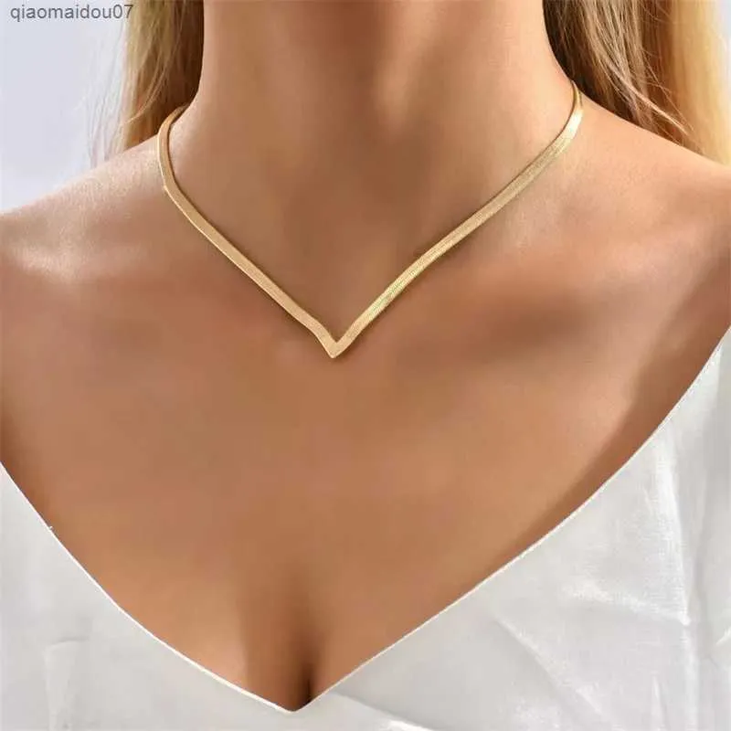 Colliers pendentifs pour femmes, simples et créatifs, en forme de V, serpent plat, chaîne à lame tendance, accessoires bijoux_voghion.com