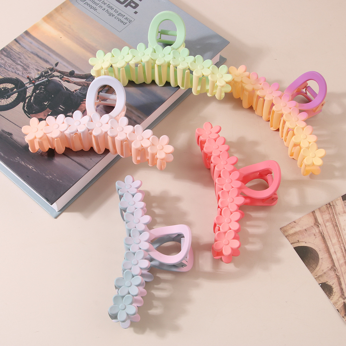 Women's Hair Accessories Frosted Flower Clip Version Of The Gradient Color Sweet Hair Claws Female Back Of The Head Hair Shark Clip Headdress_voghion.com