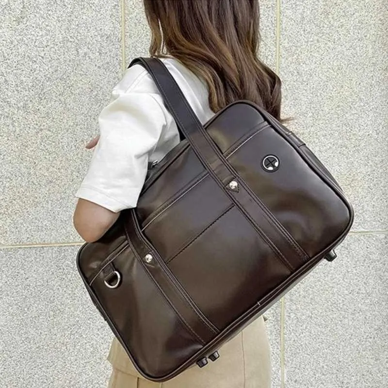 Stilvolle schwarze Schultasche für japanische Schüler, Handtasche, die jugendliche Energie widerspiegelt und C241104_voghion.com