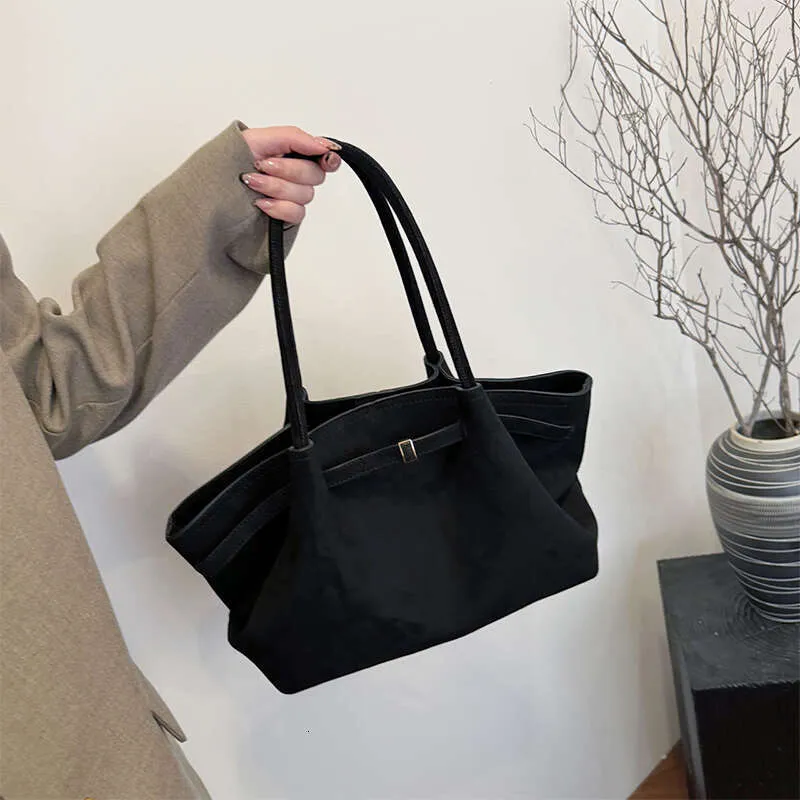 2024 neue Wildleder Leder Unterarm Schulter Für Frauen Mode Große Kapazität Handtasche Design Hochzeit Pendler Crossbody Tote_voghion.com