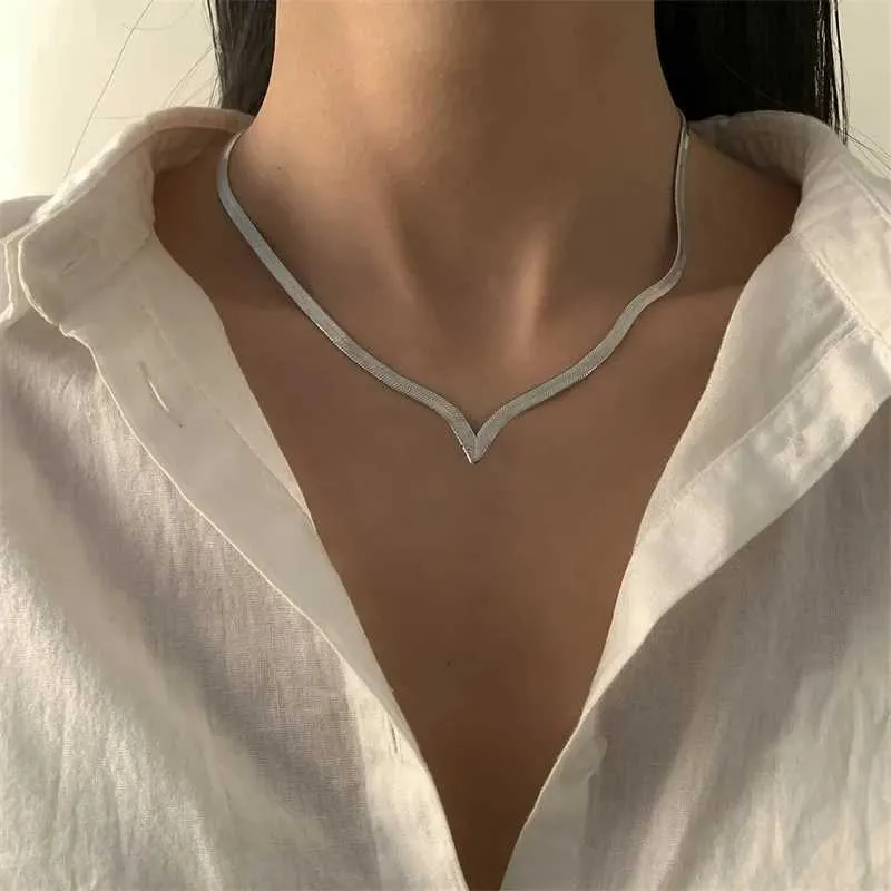Colliers pendentifs pour femmes, simples et créatifs, en forme de V, serpent plat, chaîne à lame tendance, accessoires bijoux_voghion.com