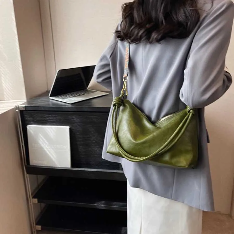 Borsa a tracolla da donna con texture in pelle morbida geometrica_voghion.com
