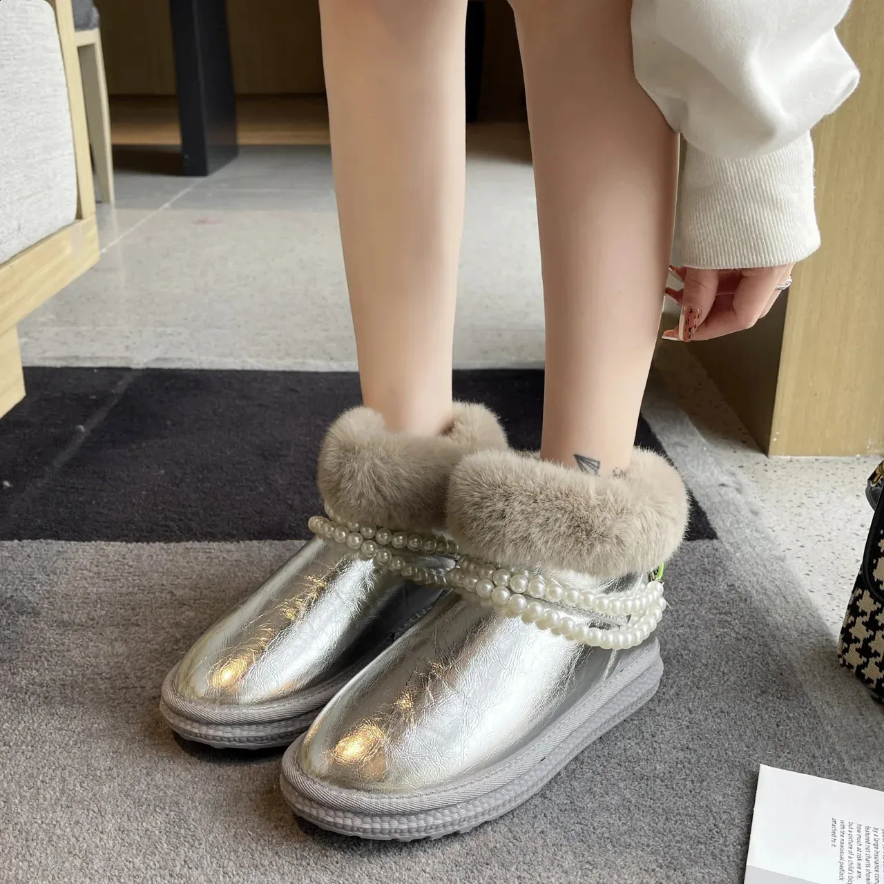 Bead Fur Snow Patent Leather Warm Wrinkle Student botte Womens Sliding Thick Bottom Wool Winter Boots Women 240904_voghion.com