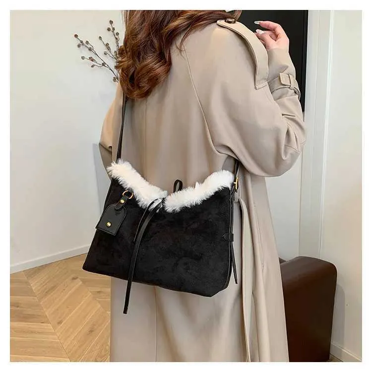 Sacs à bandoulière en daim de grande capacité pour femmes, sacoches solides et souples, sacs décontractés pour l'automne et l'hiver, patch en peluche pour femmes_voghion.com