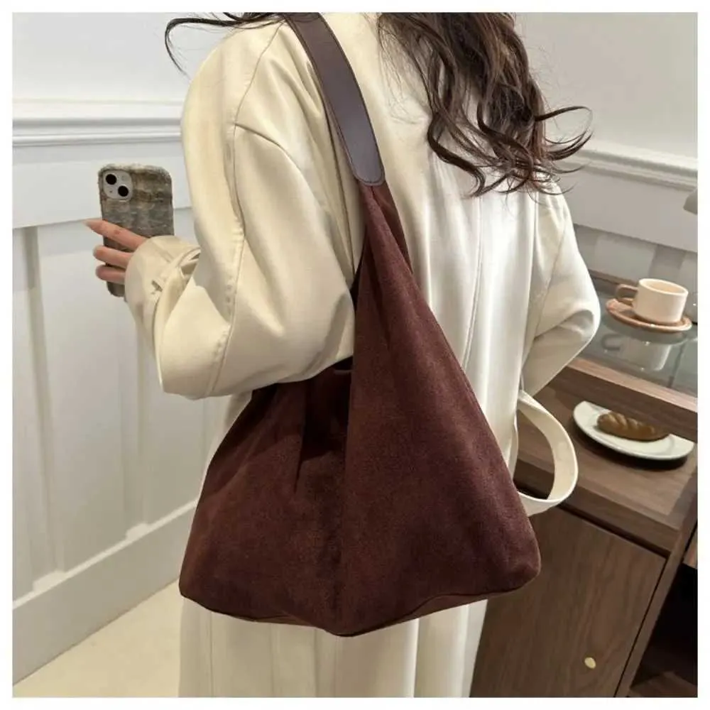 Autumn and Winter Vintage Womens Large Capacity Suede Shoulder Bag Solid Color Simple Versatile Bucket Ba241212_voghion.com