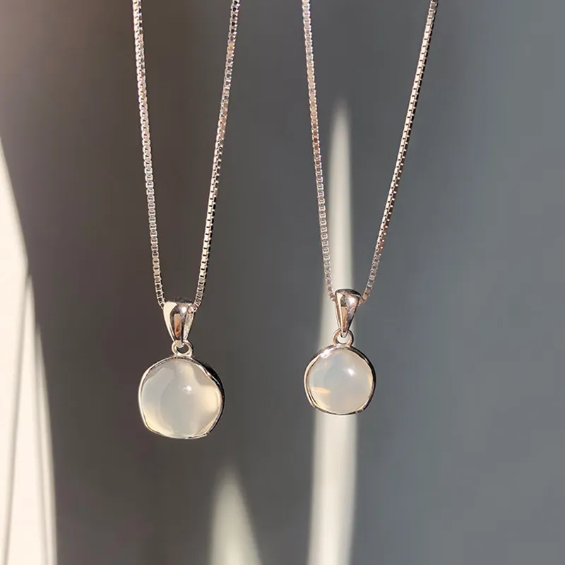 Colliers à pendentif élégants en pierre de lune ronde blanche pour femmes, ras du cou à fleurs vintage, chaîne de clavicule, bijoux de fête_voghion.com