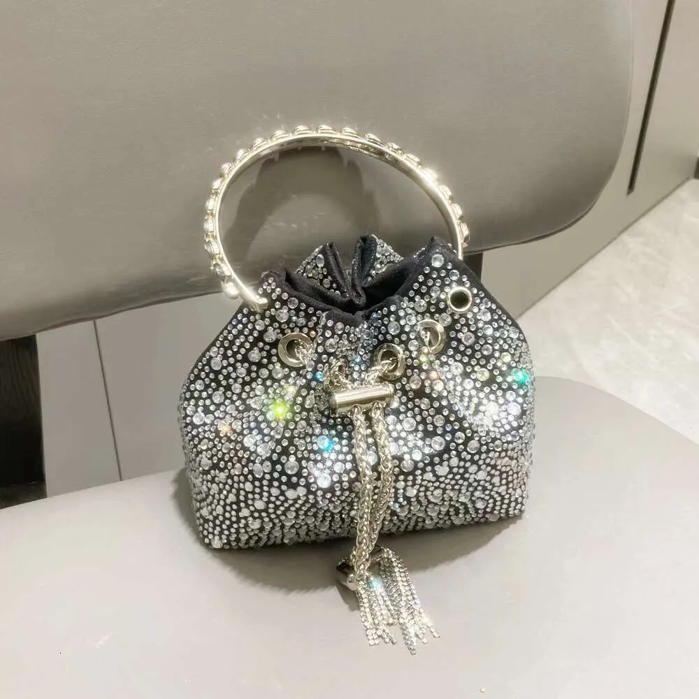 2024 Handtasche Neue Metall Handheld Brieftasche Quaste Hot Dia Kette Crossbody Eimer Schultertasche_voghion.com