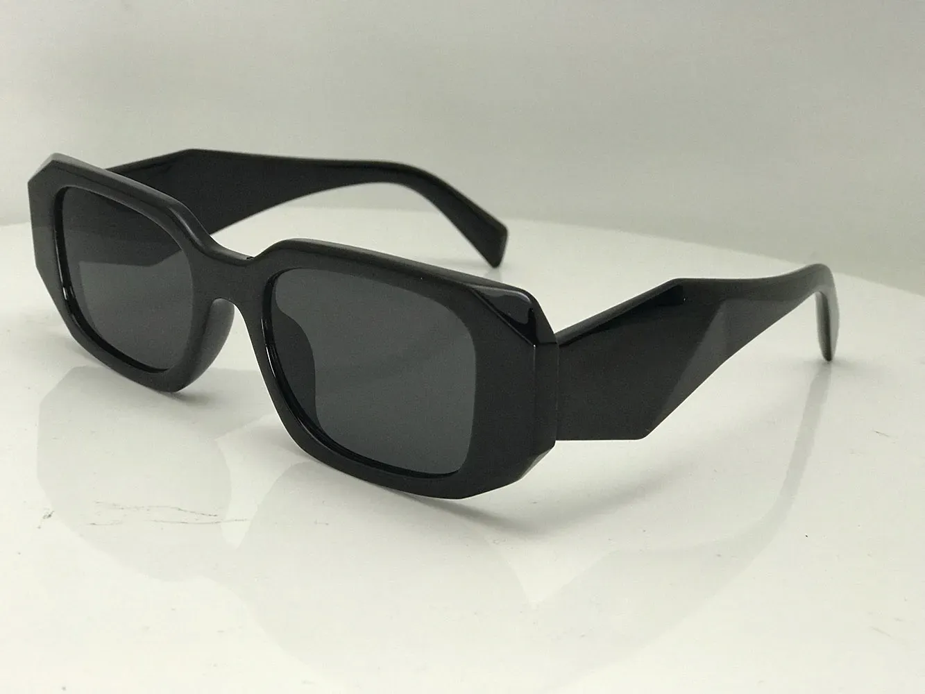Designer solglasögon med uv-skydd för män och kvinnor_voghion.com