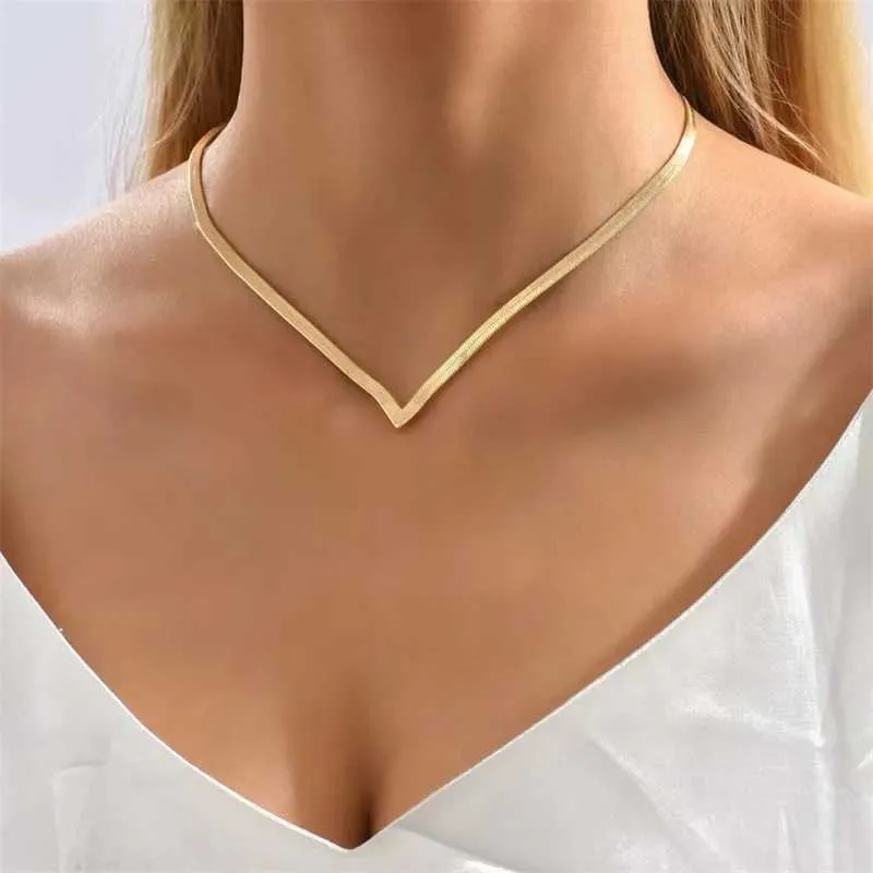 Colliers pendentifs pour femmes, simples et créatifs, en forme de V, serpent plat, chaîne à lame tendance, accessoires bijoux_voghion.com